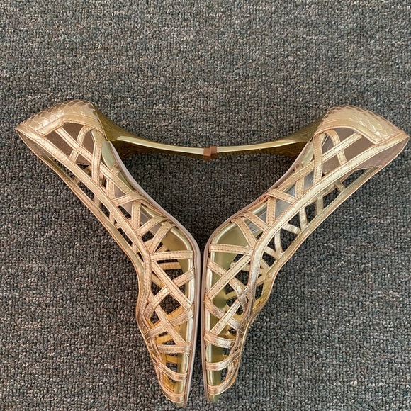 Golden heel 👠 4 in. They were only used 1 time. - Picture 5 of 5